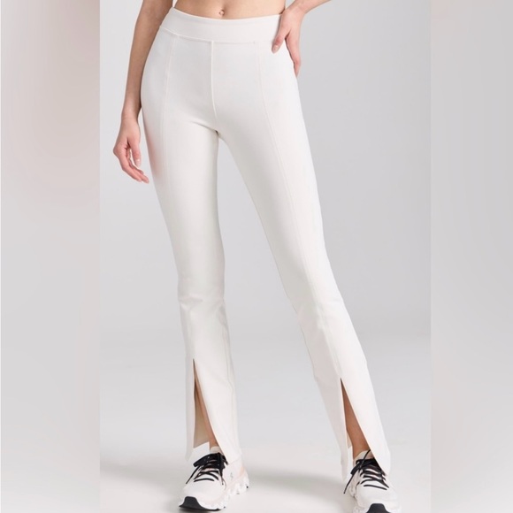 Alo top seller flutter airbrush flare leg slit legging 
Perfect - Picture 4 of 6